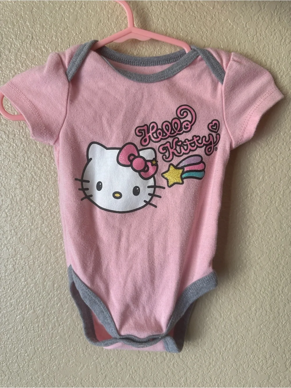 Hello Kitty Pink & Gray Short-Sleeve Baby Bodysuit